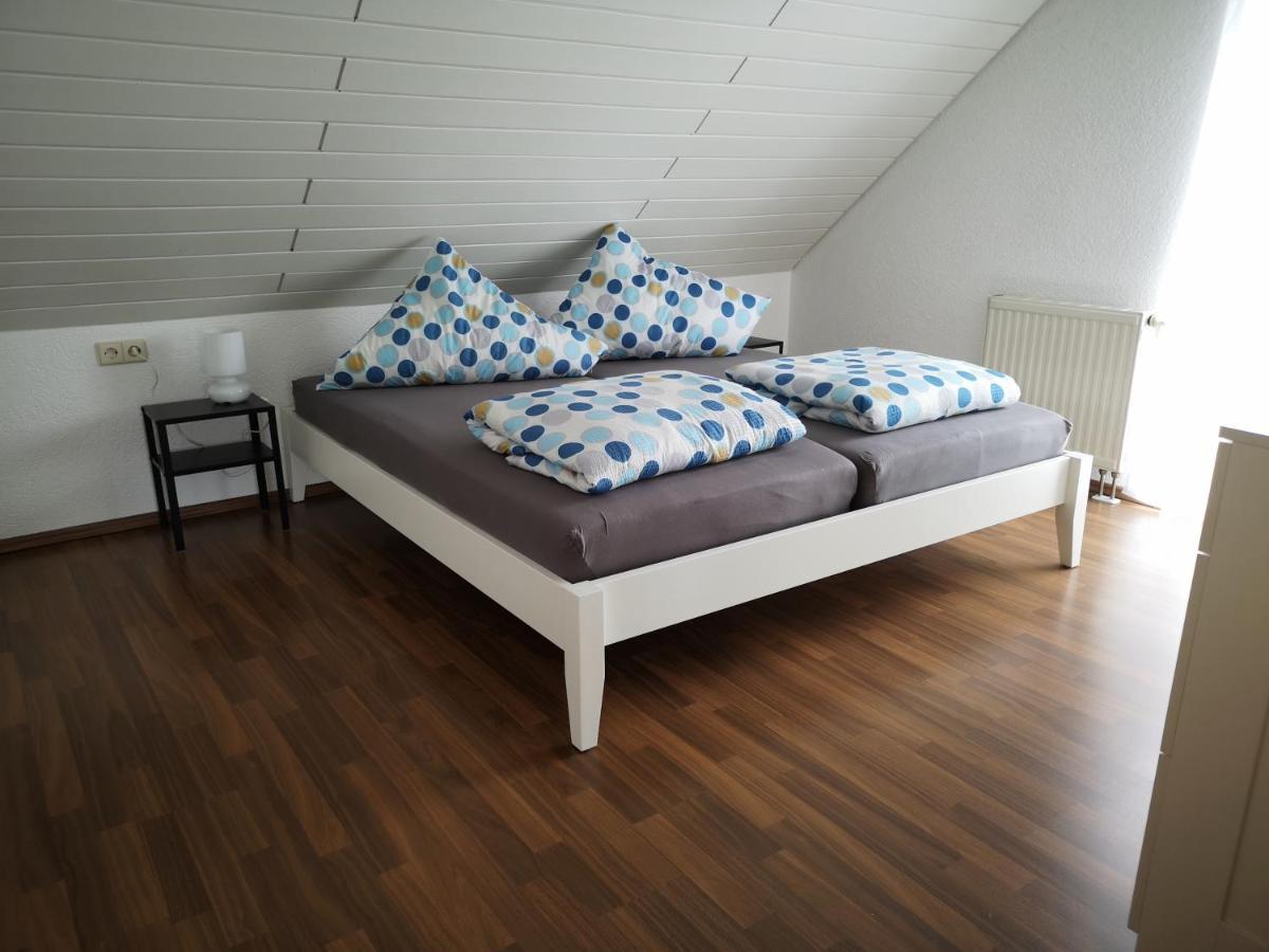 Familienfreundliche Ferienwohnung Mit Wohlfuehlbalkon Und Kostenlosem Parkplatz Nahe Messe Und Bodensee Meckenbeuren Eksteriør billede